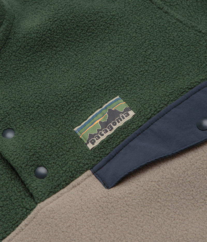 Patagonia Lightweight Synchilla Snap-T Fleece in Seabird Grey